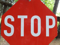 Ein großes Stoppschild in Deiner Vorstellung kann Dir helfen, Störgedanken auszuschalten!