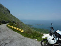 Meer und Berge in Montenegro.