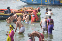 Ein Bad im Ganges ist eines der heiligsten Rituale der Inder.