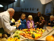 Diakon Gerstel bei der Erntedankfeier 2012 in St. Joseph