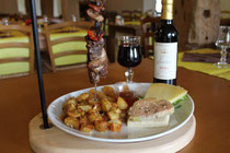Argagnon, restaurant "La Bulle", assiette de pays