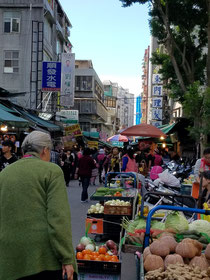 永康街とのギャップが魅力　対面の東門市場