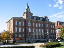 Purdue大学 University Hall (Wikipediaより)