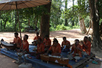 Kriegsversehrte Musiker in Banteay Srei