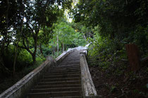 Treppe zur oberen Höhle