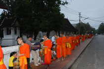 Almosenprozession der Mönche, Luang Prabang