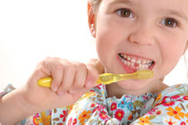 Zahnpflege soll Spaß machen. Wir zeigen Ihren Kindern, wie es geht. (© proDente e.V.)