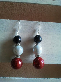 boucles d'oreille perles magiques noire, blanches et noire et strass de mireille Jestin Boucheron