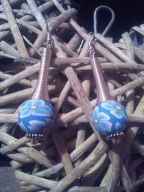 Boucles d'oreilles argentées & perles en fimo turquoise motif fleurs