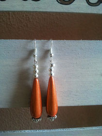 Boucles d'oreille orange en perles magiques de mireille Jestin Boucheron