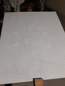 Disegno sul supporto con un impasto di colla e gesso