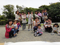 1~3歳の子どもと親で遊んでいます。