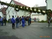 Maibaumaufstellen in Mähring