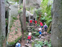 Eine Etappe im Felsenlabyrinth