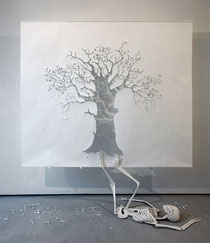 Fall (chute), papier et colle, 210x240x70 cm, 2008.