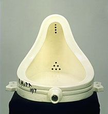 Fontaine, urinoir en faïence, 1917.
