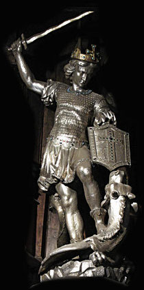 Statue de Saint Michel Eglise du village au Mont Saint Michel Sanctuaire. Photo Isabelle