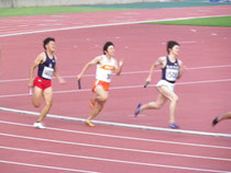 踏ん張る3走飯野選手!!