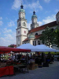 Kemptener Wochenmarkt an der Basilika