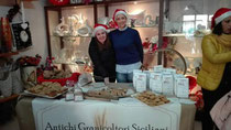 Foto di alcuni Stand realizzati dalle ragazze all'interno della Fiera