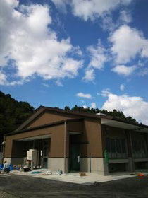福貴浦に2012年11月,再建された牡蠣処理場