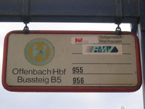 Überbleibsel vergangener Zeiten: Haltestellenschild in Offenbach (M) Hbf.