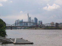 Vom Ufer aus im Blick: "Mainhatten".