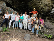 Eine spirituelle Reise an Kraftplätze mit Pascal K'in Greub wird dein Leben positiv verändern (hier während der letzten Reise nach Aztlan, in einer der Höhlen von Chicomóstoc, heiliger Berg Culiacan).