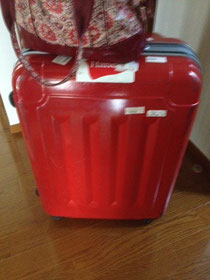 この頃増えました赤スーツケース