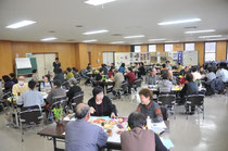 木曽社会福祉協議会と長野県社会福祉協議会の共催で、ボランティア講座のひとつとしてワールドカフェを実施しました。参加者約７０名。
