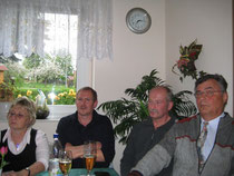 Vositzender Gerhard Bauer (rechts) und weitere Vorstandsmitglieder