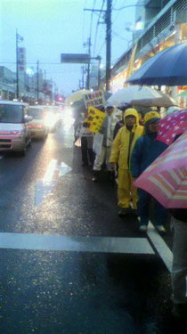 雨にも関わらず70人が参加。5歳の娘も頑張りました。