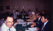 写真1:1992年8月ソウルでのIFLA大会理事会 左:小林 右:ミン・コーユー