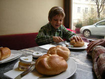 Im Café Schottenstift
