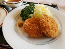 メンチカツランチ