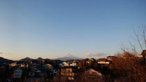 お散歩途中で富士山にご挨拶^^
