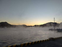 友人のLINEの写真から^^沼津の幻想的な朝の海🌊