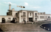 L'aérogare en 1936 face parking