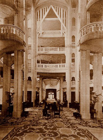 Le grand hall, la galerie de réception et l'entrée principale de l'ancien hôtel Royal Picardy du Touquet-Paris-Plage