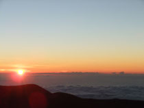 ハワイの夕日か朝日らしいです