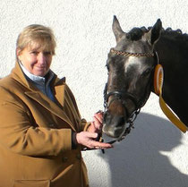 Dinaldo mit Züchterin Gabriela Nöhbauer