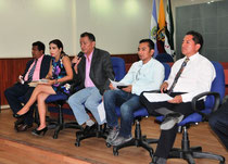 El vicealcalde Eduardo Velásquez (c) inaugura el programa de encuentros sociales "Miércoles con los barrios". Manta, Ecuador.