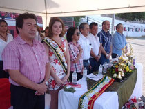 Directivos de la Universidad de Manta (Ecuador) en la inauguración de los juegos deportivos de los preuniversitarios.