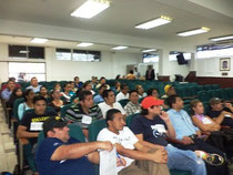 Un grupo de miembros de juntas receptoras del voto en Manabí (Ecuador) reciben capacitación de parte del Consejo Nacional Electoral, CNE.