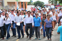 Jorge Zambrano Cedeño, exalcalde de Manta (Ecuador) y aspirante a un cuarto mandato, en un recorrido proselitista por el Barrio Santa Martha.