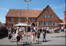 Tanz unterm Maibaum 2013