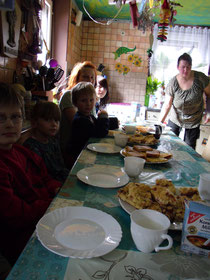 die große Kaffeetafel mit 11 Personen