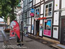 Hallo zusammen, unser Service in der Übersicht... Tel. 05551 5429923 Mobil. 015201539361 Öffnungszeiten Mo - Fr 10.00 Uhr bis 18.00 Uhr Sa 9.30 Uhr bis 15.30 Uhr Kommt vorbei und lasst euch von uns individuell beraten.... Unser Service: - An und Verkauf von Smartphones/Tablets Display/Glas und Software Reparaturen - Handyversicherung (Wertgarantie) - Handy und Tablet Reparaturen - Internet & Festnetz, TV Verträge - Handy Verträge aller Art - Zubehör für diverse Modelle - Prepaidkarten Verkauf - Gutscheinkarten für Deezer, Spotify, iTunes, Geschenkkarten etc. - Hermes Paket Shop - Wish Local Impressum Youphones Youssef Souleiman Breite Str. 59 37154 Northeim