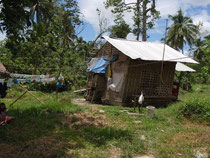 Ein von Taifun Pablo in Mitleiden- schaft gezogenes Nachbar Haus