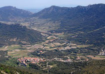 Duilhac sous Peyrepertuse avec vue sur Quéribus